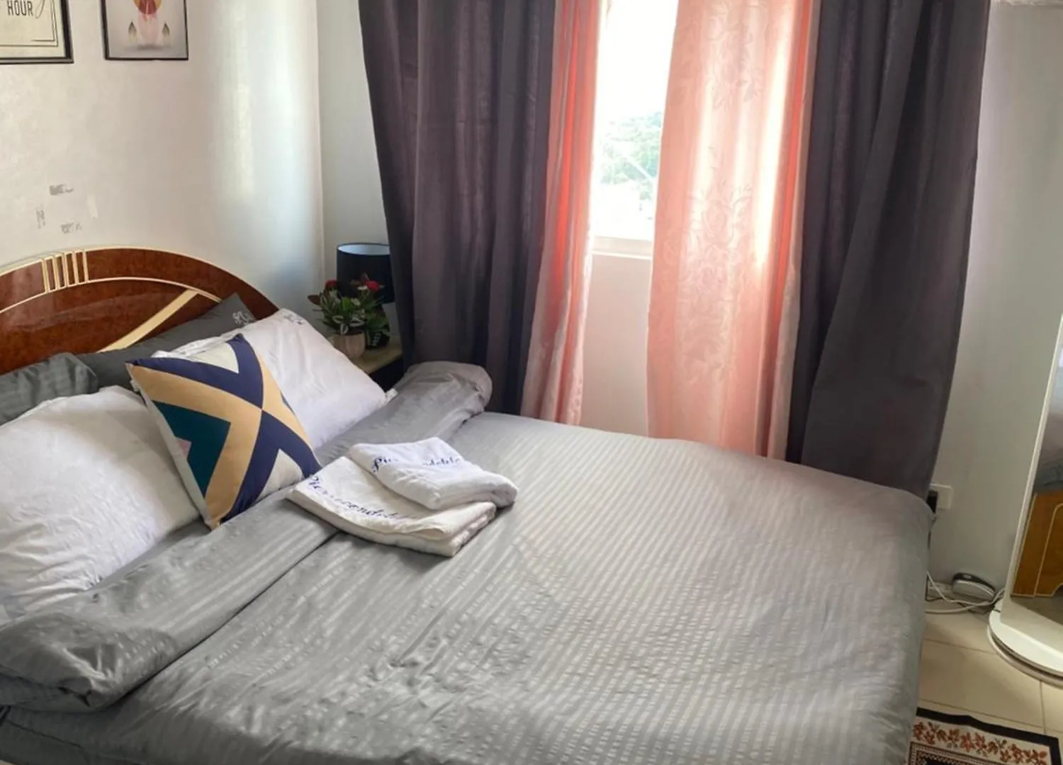 Collins Condotel Manila Apartment